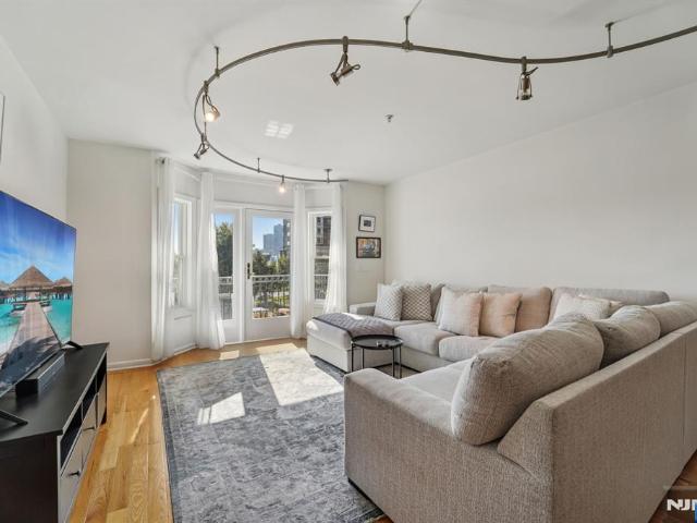 Condo for sale in Edgewater, New Jersey