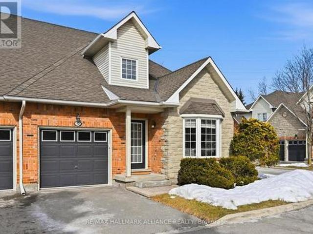 Townhouse for sale in Burlington, Ontario