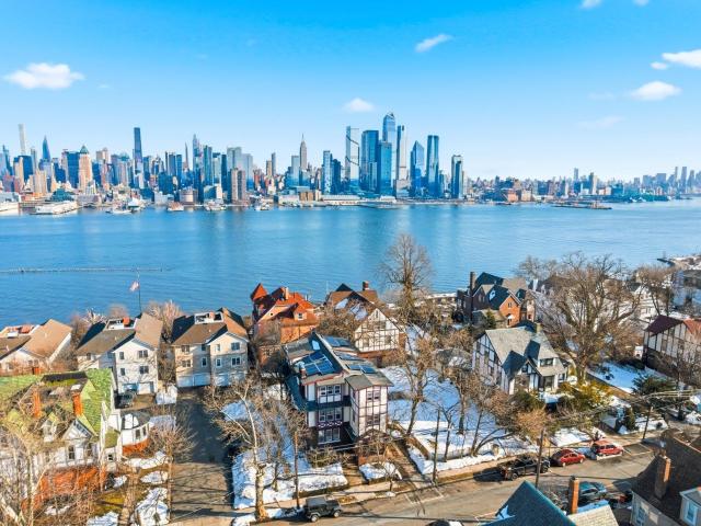 House for sale in Hudson, New Jersey