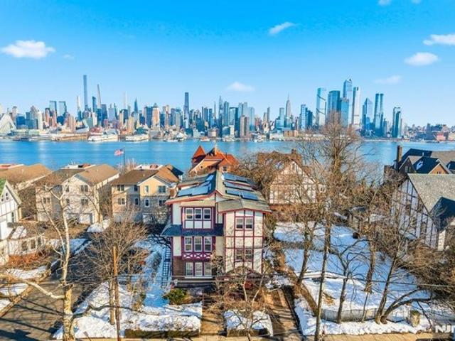 House for sale in Hudson, New Jersey