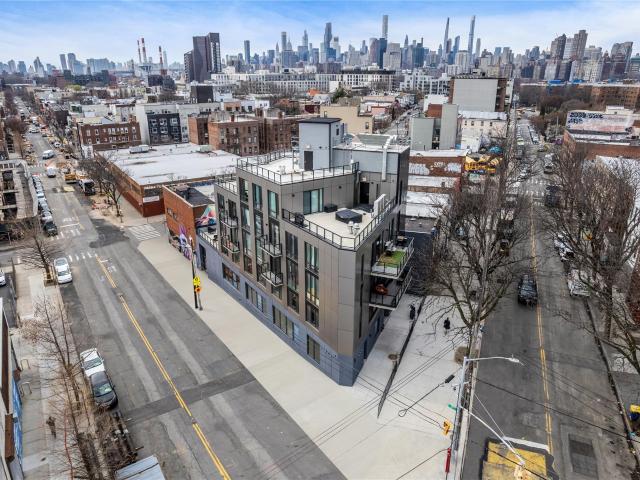 Commercial for sale in Astoria Commercial for sale in Astoria