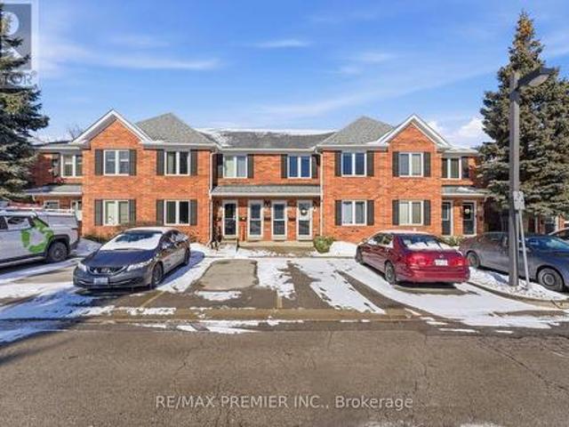 Townhouse for sale in Burlington, Ontario
