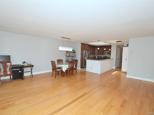 Condo for sale in Baybridge Townhouse Codominiums, New York