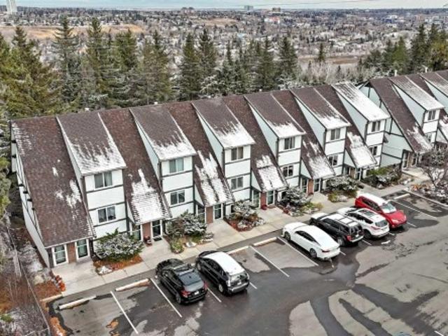 Townhouse for sale in Spruce Cliff, Calgary