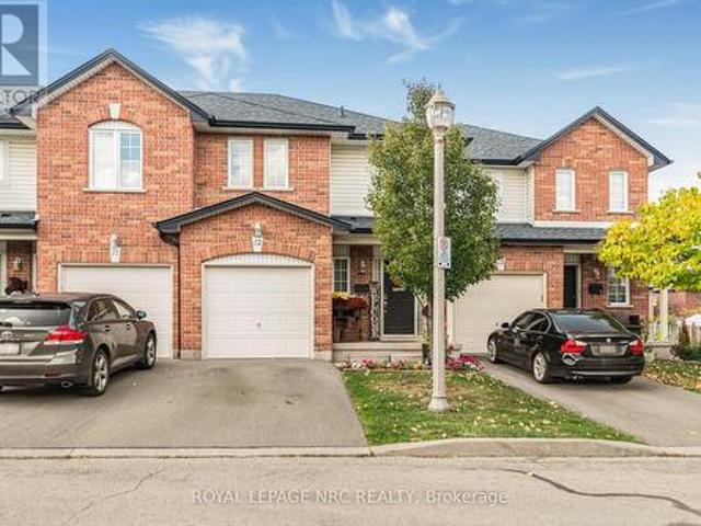Townhouse for sale in Ancaster, Ontario