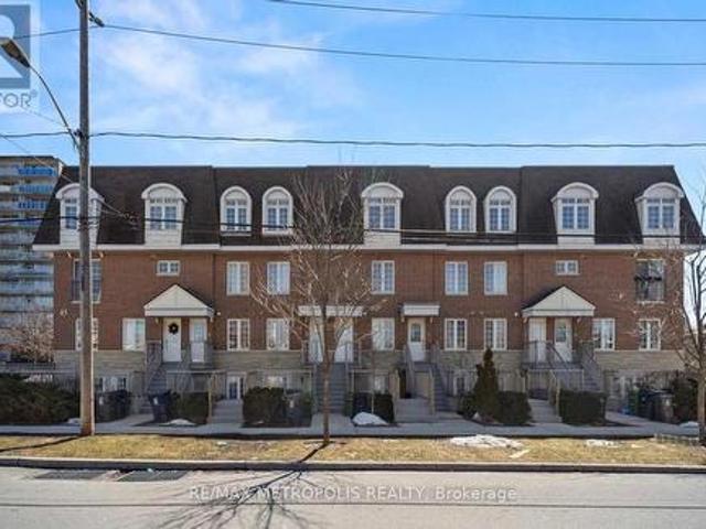 Townhouse for sale in Woburn, Ontario