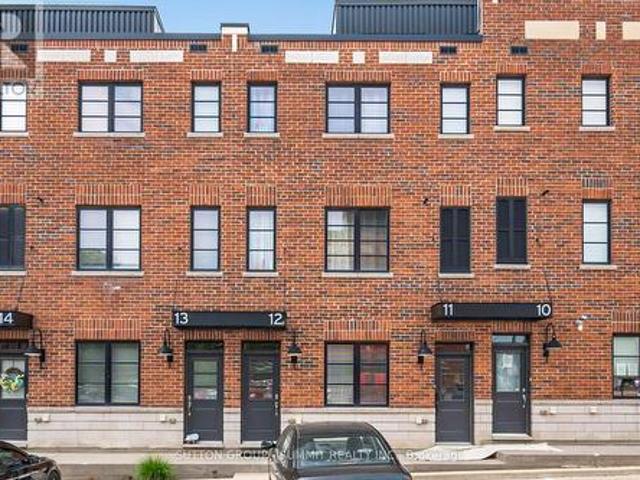 Townhouse for sale in Burlington