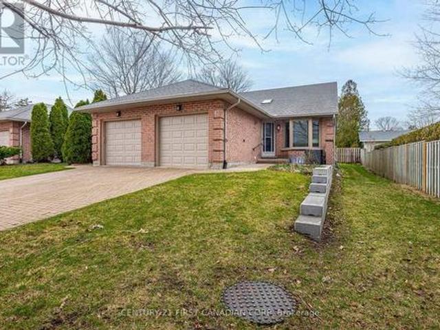 Townhouse for rent in Lambton Shores, Ontario
