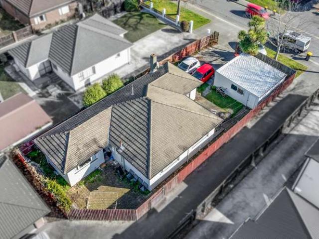 House for sale in Chaslands, Canterbury