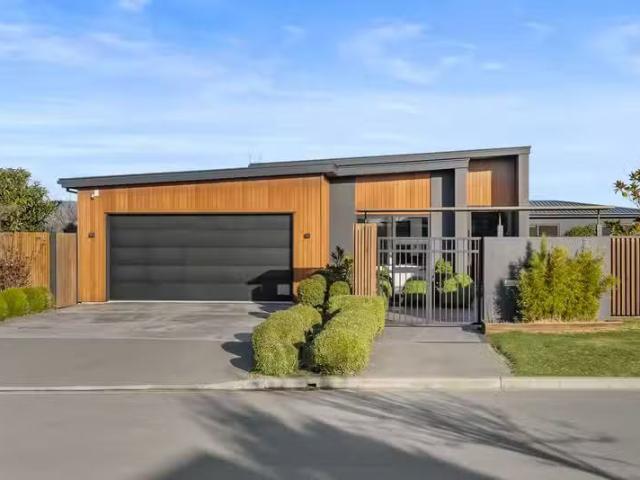 House for sale in Chaslands, Canterbury