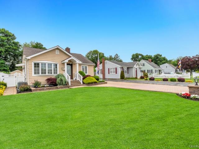 House for sale in Smithtown, New York