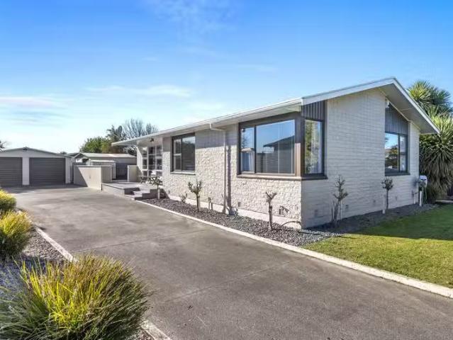House for sale in Chaslands, Canterbury