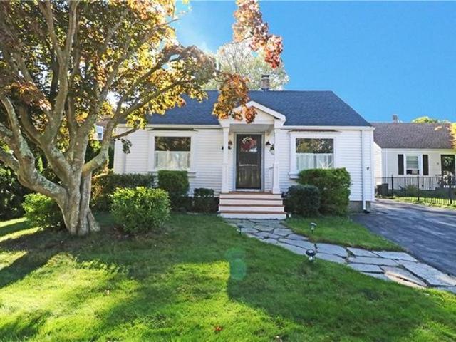 House for sale in Middletown, Newport County
