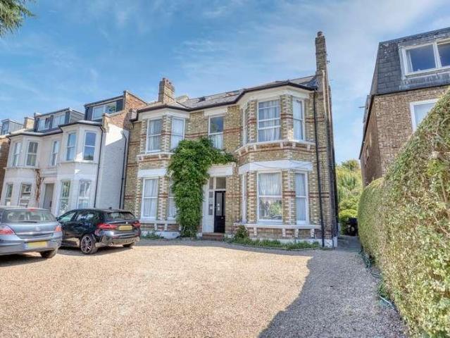 House for sale in Berrylands, Greater London