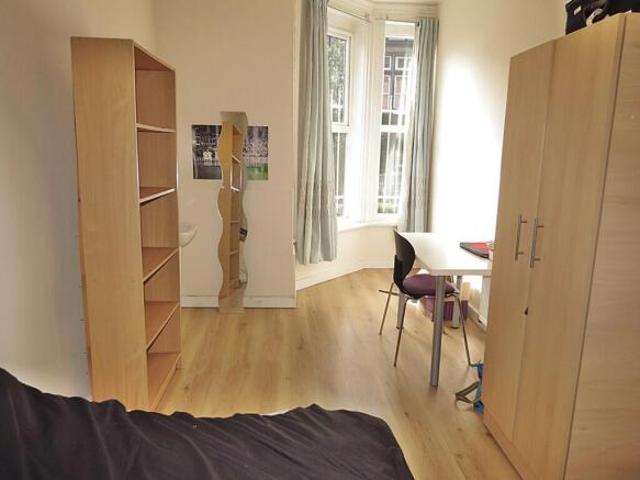 Farm for rent in Hyde Park, West Yorkshire