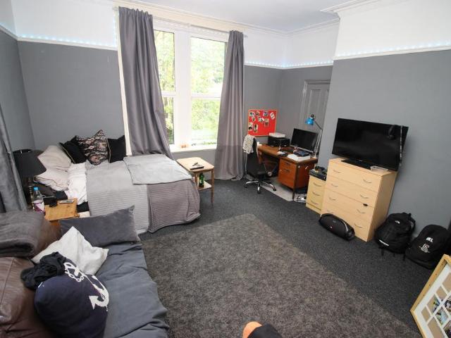 House for rent in Hyde Park, West Yorkshire