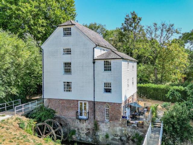 Flat for sale in Sandown Park, Kent