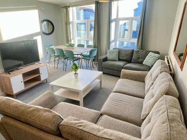 House for rent in Follaton, Strode