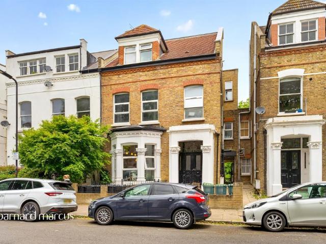 House for sale in Brownswood Park, Stoke Newington