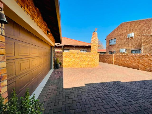 Townhouse for sale in Ekurhuleni, Gauteng