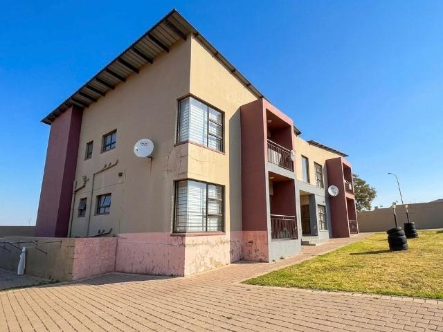 Townhouse for sale in Vosloorus, Gauteng