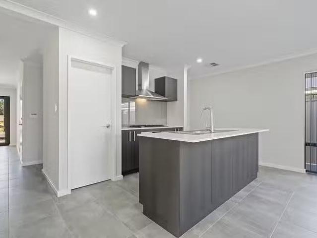 House for rent in Champion Lakes, Western Australia
