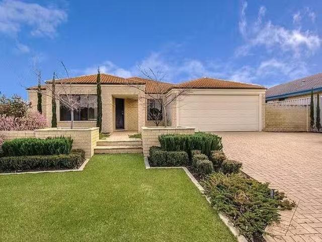 House for rent in Secret Harbour