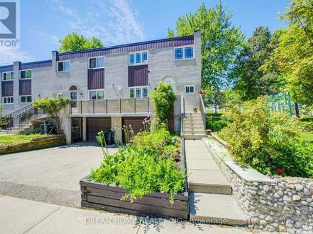Townhouse for sale in Woburn, Ontario