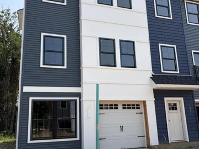 Townhouse for sale in Sayreville, Middlesex County