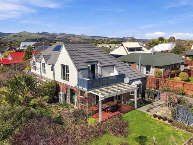 House for sale in Chaslands, Canterbury
