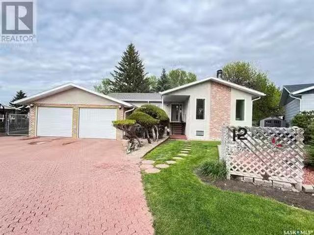 House for sale in Maple Creek, Saskatchewan