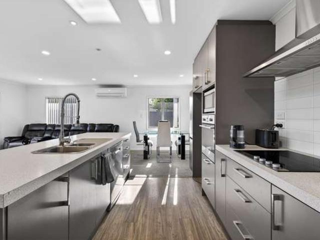 House for sale in Chaslands, Canterbury