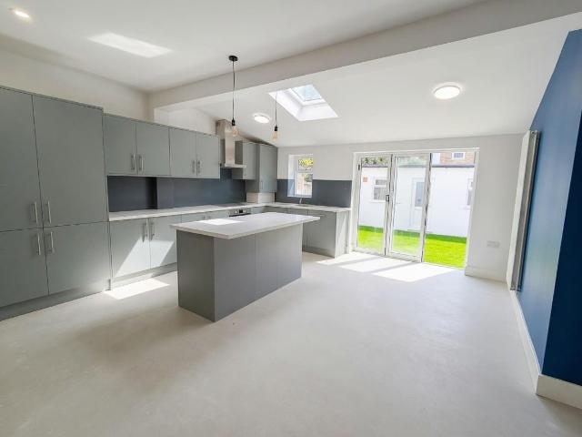 Apartment for rent in West Hendon, The Hyde