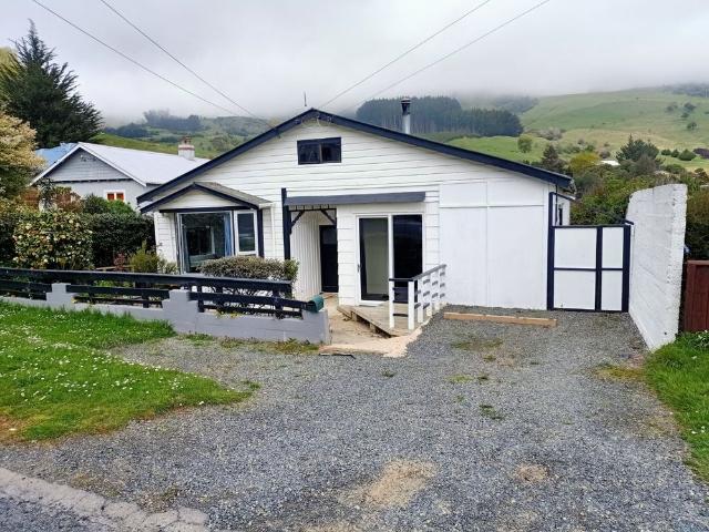 House for rent in Otakou
