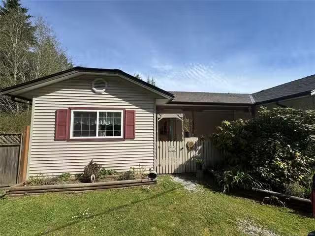 House for sale in Clayoquot, British Columbia