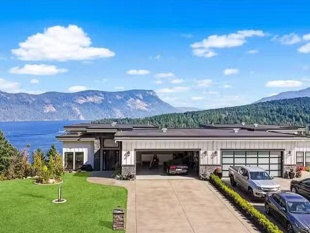House for sale in Duncan, British Columbia