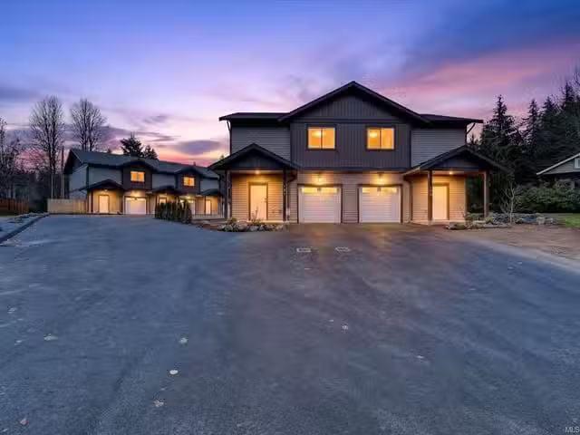 House for sale in Clayoquot, British Columbia