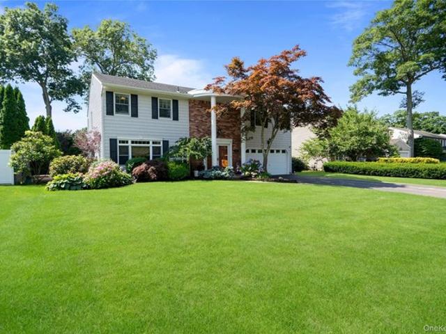 House for sale in Smithtown, New York
