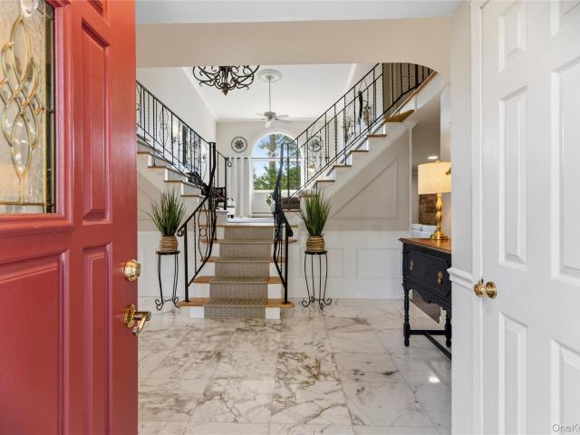 House for sale in Smithtown, New York