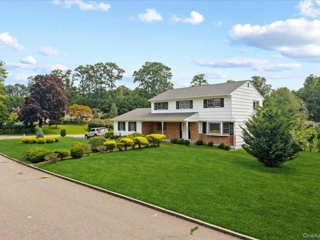 House for sale in Miller Place, New York