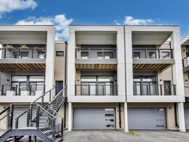 Townhouse for sale in Lake Zurich, Illinois