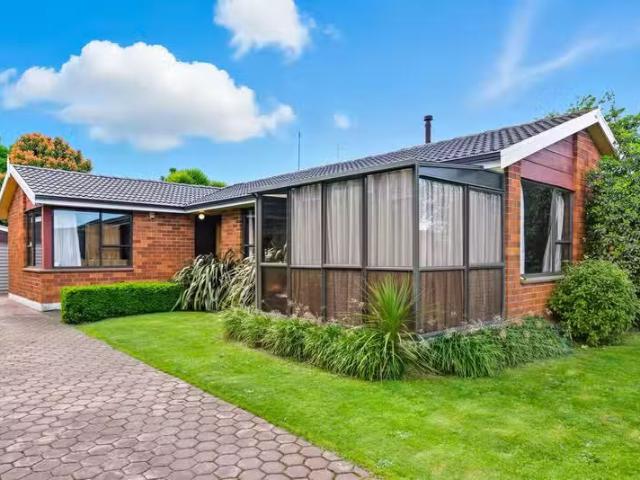 House for sale in Chaslands, Canterbury