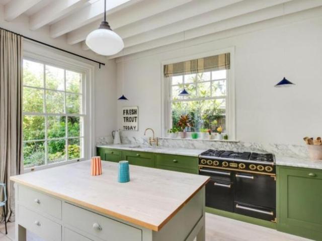 House for rent in Brondesbury Park, Greater London