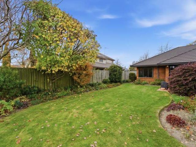 House for sale in Chaslands, Canterbury