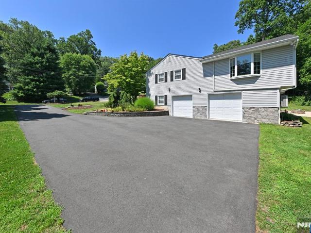 House for sale in Woodcliff Lake, New Jersey