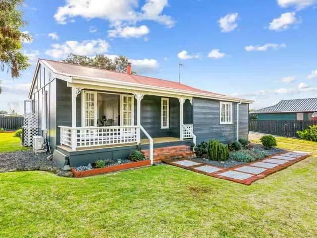 House for sale in Waikanae Beach, Wellington