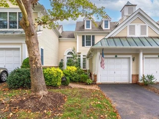Townhouse for sale in Far Hills, New Jersey