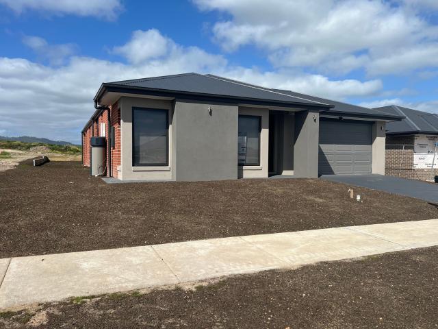 House for rent in Churchill, Victoria