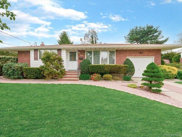 House for sale in Huntington, New York