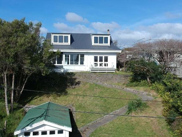 House for rent in Waikanae Beach, Wellington